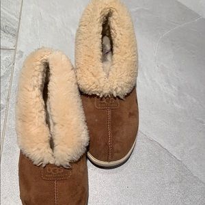 Fold over ugg slippers